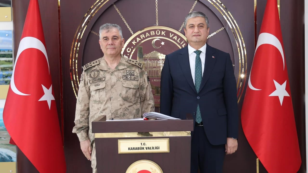 Jandarma Genel Komutanı Orgeneral Ali Çardakcı, Karabük Valisi Mustafa Yavuz’u makamında ziyaret etti.