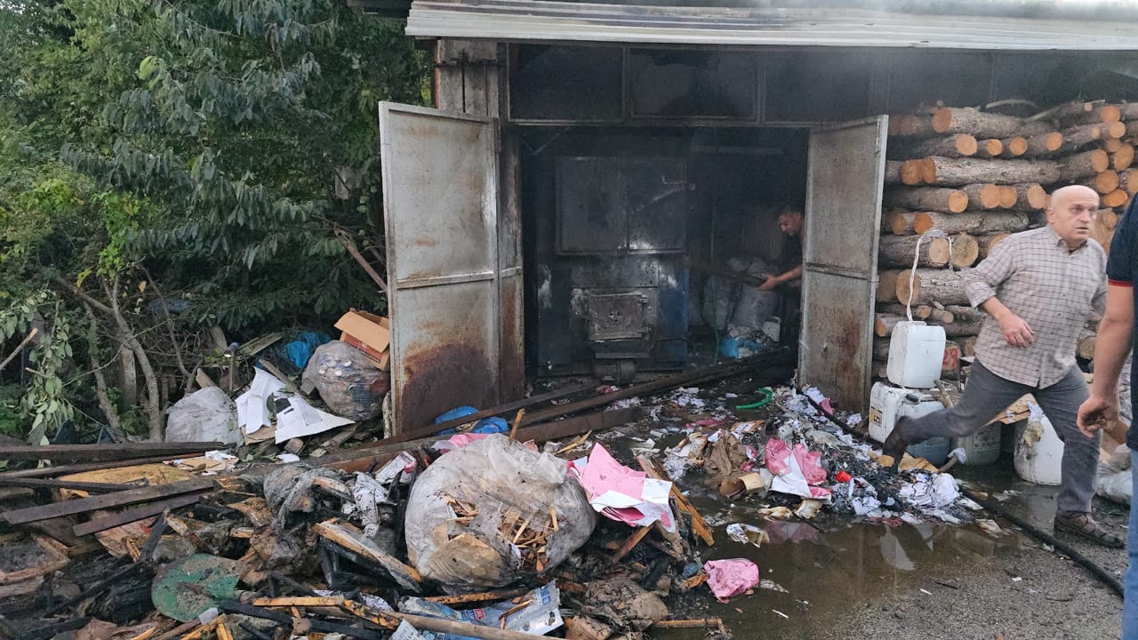 Karabük'te bir restoranın kazan dairesinde çıkan yangın büyümeden söndürüldü.