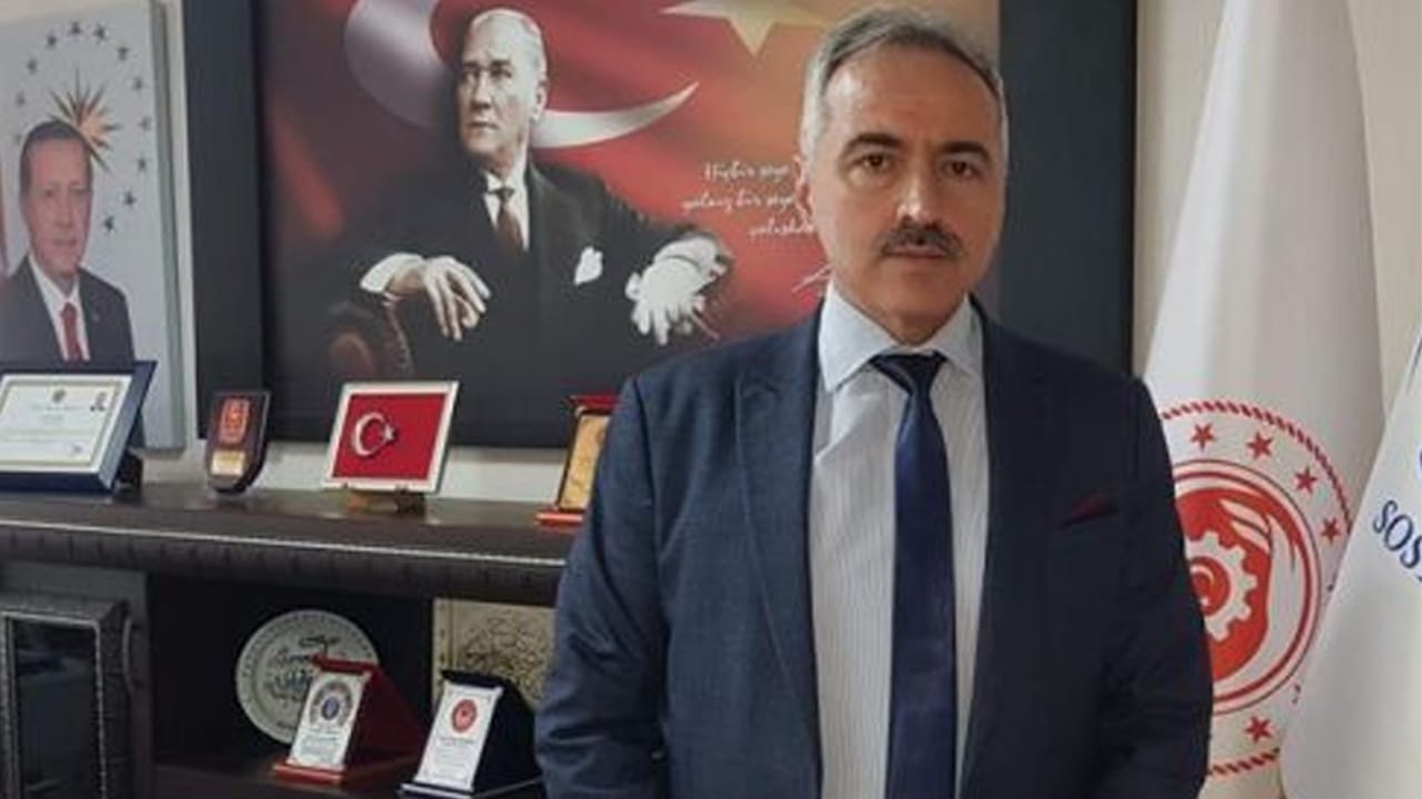 Sosyal Güvenlik Kurumu (SGK) Karabük İl Müdürü İsmail Yıldırım, kayıt dışı çalışanların, emeklilik hakkı, malullük aylığı, ölüm aylığı, işsizlik sigortası hakkı, her türlü sağlık ve izin hakları, ücret ve kıdem tazminatı hakkı gibi haklardan yoksun kaldığını belirtti.