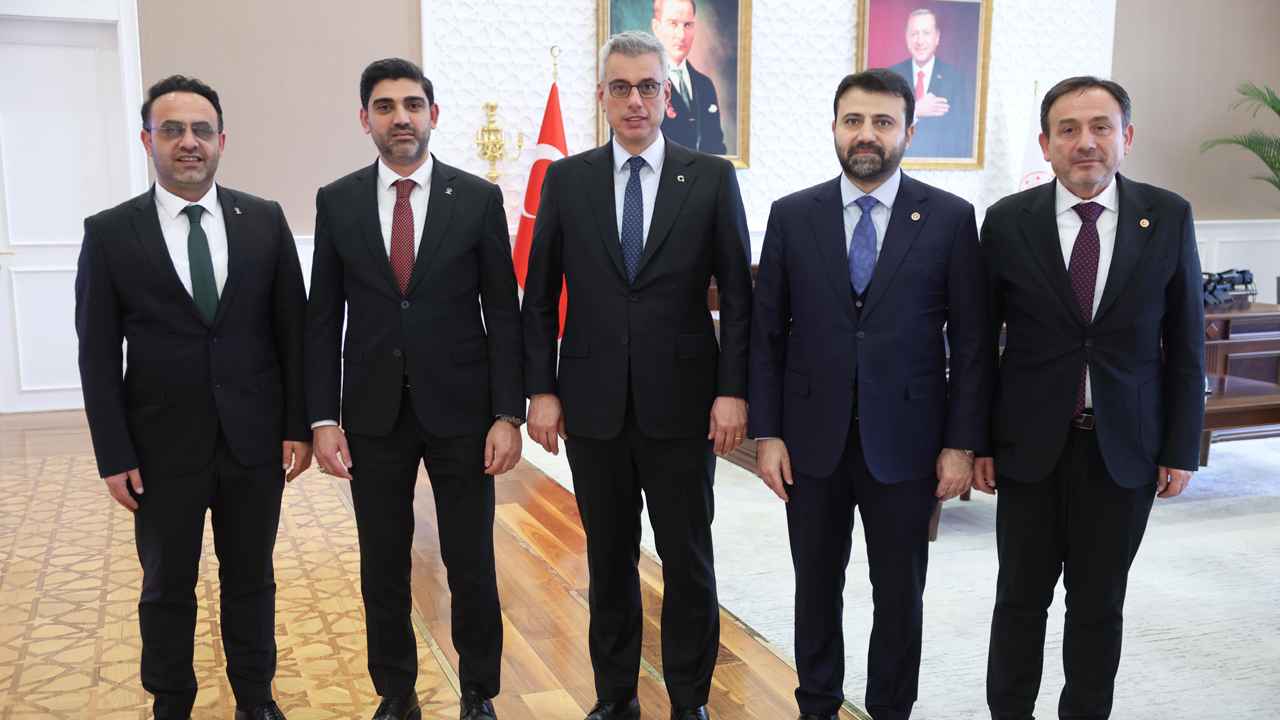 AK Parti Karabük İl Başkanı Ferhat Salt, beraberinde AK Parti Karabük Milletvekilleri Cem Şahin ve Ali Keskinkılıç ile birlikte, Ankara’da çeşitli temaslarda bulundu.