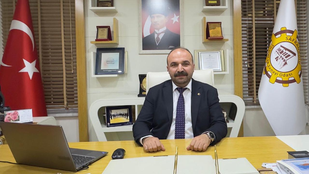 Safranbolu Ticaret ve Sanayi Odası Yönetim Kurulu Başkanı Erol Altuntepe, Rektör Prof. Dr. Fatih Kırışık’a seslenerek “Sayın Hocam, siz bu kararı tek başınıza a-la-maz-sı-nızzz..” dedi.