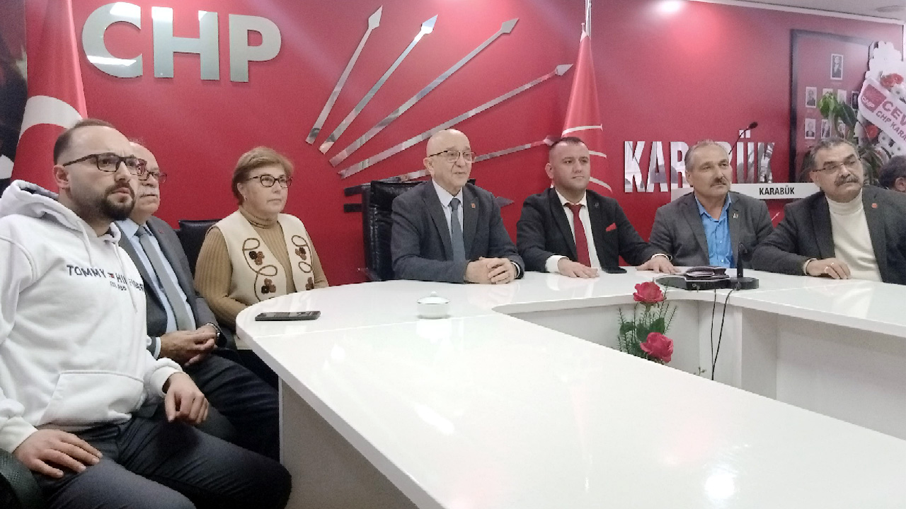 Cumhuriyet Halk Partisi (CHP) Karabük İl Başkanı Vedat Yaşar, basın toplantısı düzenledi.