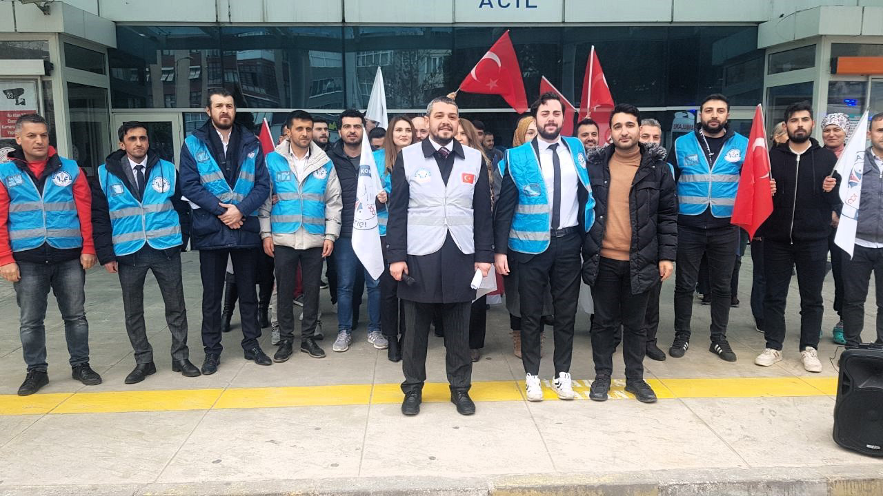 Genç Sağlık Sendikası tarafından Karabük’teki üyelerinin yaşadıkları sıkıntılara dair açıklamalarda bulunuldu.