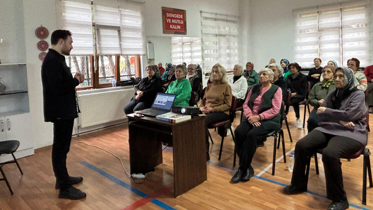 Safranbolu Belediyesi Aktif Yaş Alma Merkezi, yaşlı bireylerin sağlıklı yaşam alışkanlıklarını desteklemeye yönelik çalışmalarına hız kesmeden devam ediyor. Bu haftaki seminerin konusu, sağlıklı yaşamın temel taşlarından biri olan uyku ve uyku problemlerine yönelik etkili çözümler oldu.