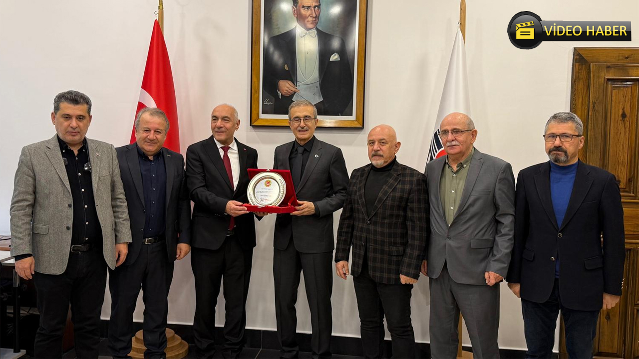 Karabük Gazeteciler ve İletişim Derneği (KAGİD) Yönetim Kurulu, bugün Kardemir Yönetim Kurulu Başkanı Prof. Dr. İsmail Demir’i ziyaret etti.