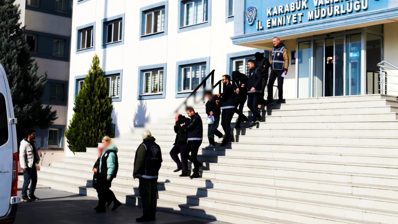 Karabük'te düzenlenen fuhuş operasyonunda gözaltına alınan 5 kişiden üçü tutuklandı.