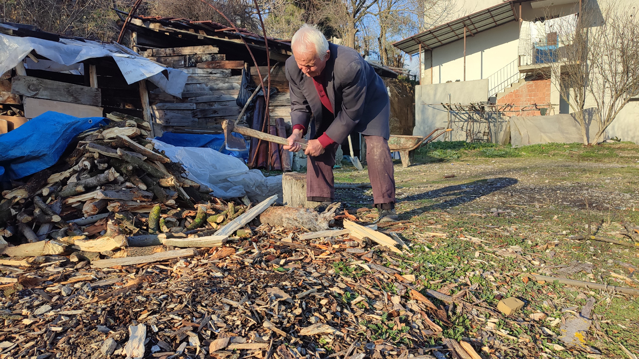 KOMŞULARI İZİN VERMEDİ, EVİNE DOĞALGAZ BAĞLATAMADI