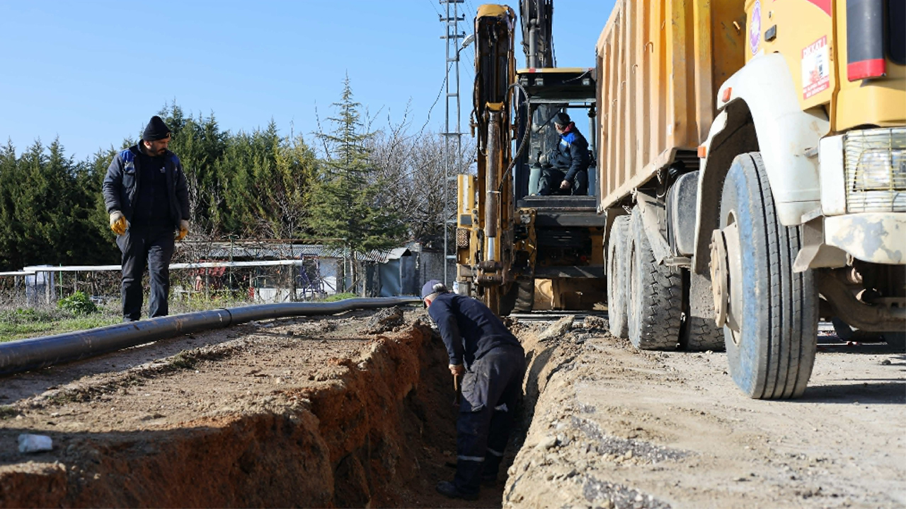 Safranbolu Belediyesi, iklim değişikliği ve kuraklık tehlikesine karşı Çay Mahallesi ve 15 Temmuz Mahallesi'nde yaşayan vatandaşlara sağlıklı ve sürekli içme suyu sağlamak amacıyla önemli bir projeyi hayata geçirdi.