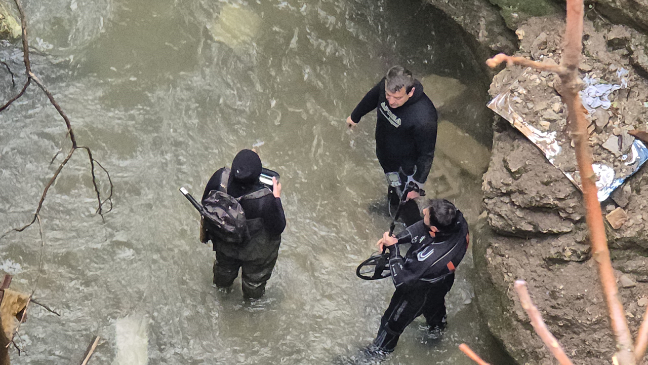 Karabük'ün Safranbolu ilçesinde kuyumcu soygununda çalınan altınların büyük kısmı ele geçirilirken, 3 kiloya yakın kayıp altınları arama çalışmaları da sürüyor.