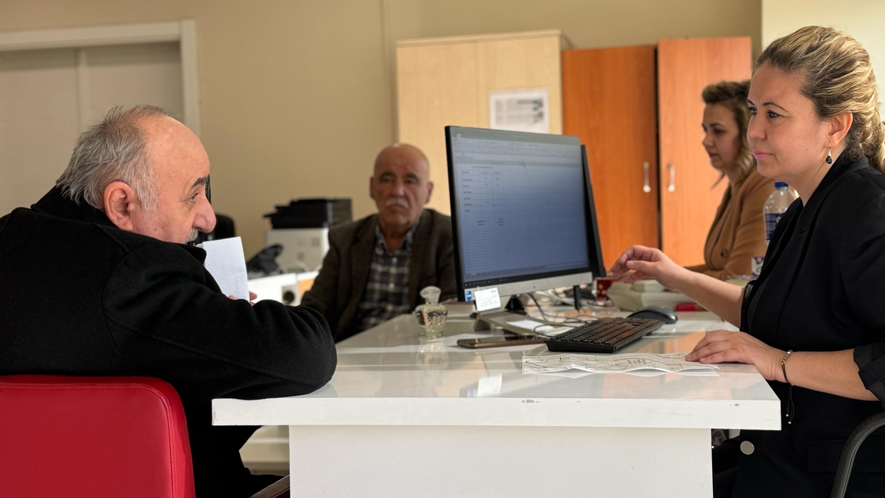 Karabük Belediyesi tarafından vatandaşların talep ve şikâyetlerini hızlı bir şekilde iletebilmesi amacıyla kurulan Hemşehri İletişim Merkezi, faaliyete geçtiği günden bu yana 17.800 başvuruyu çözüme ulaştırdı.