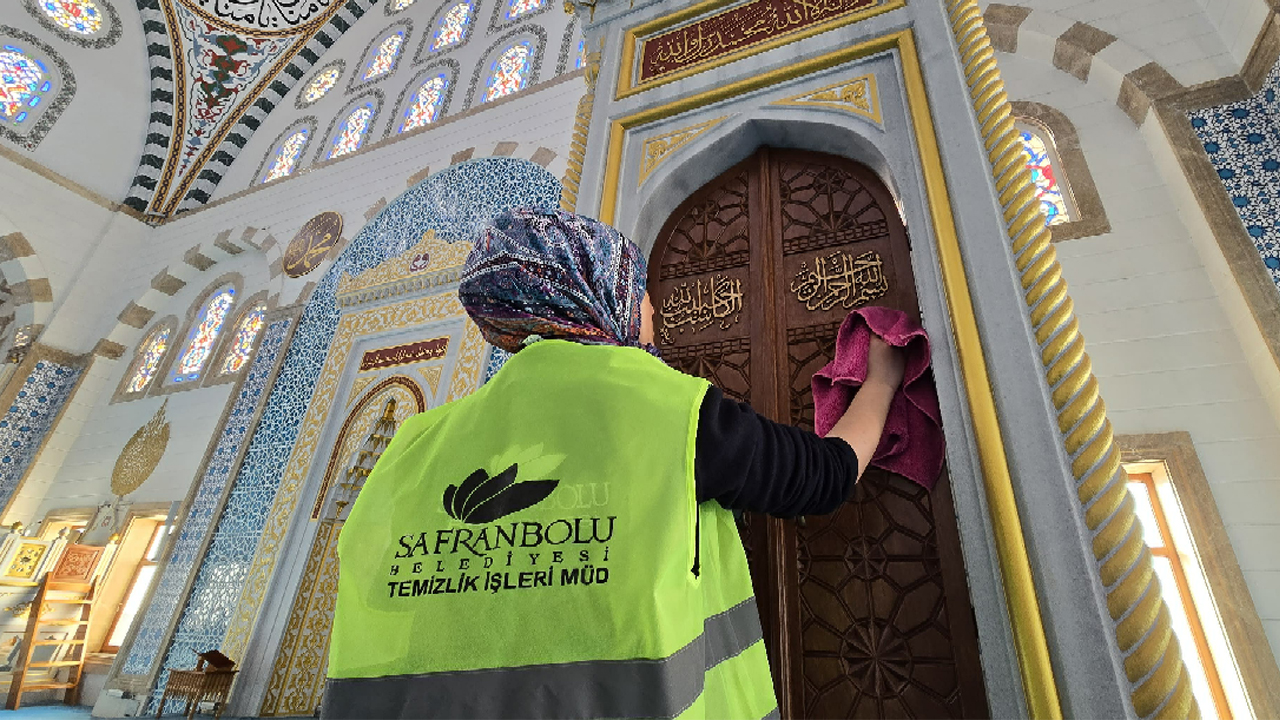 Ramazan ayının manevi atmosferine hazırlık kapsamında Safranbolu Belediyesi Temizlik İşleri Müdürlüğü, ilçedeki yaklaşık 120 camide kapsamlı temizlik çalışması gerçekleştirdi.