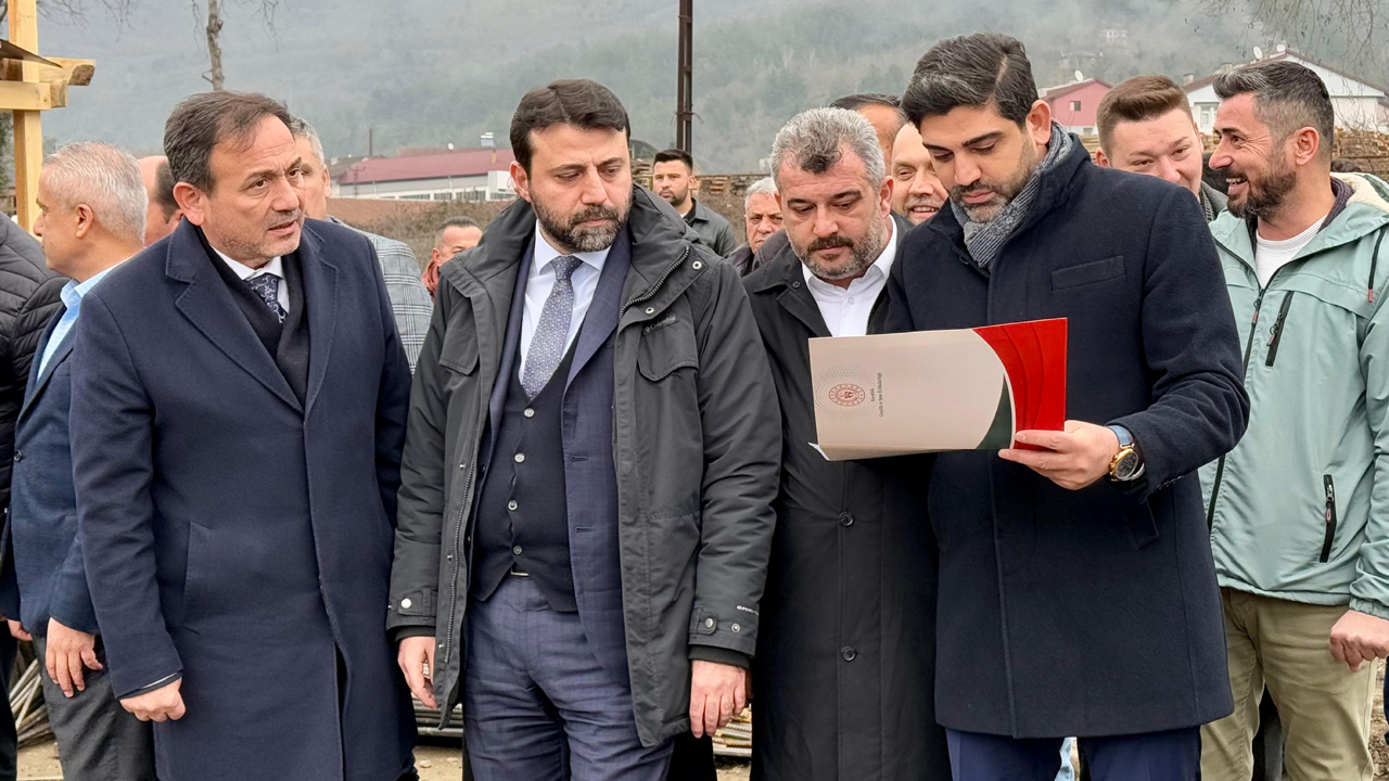 AK Parti Karabük Milletvekilleri Cem Şahin ve Ali Keskinkılıç ile İl Başkanı Ferhat Salt, Yenice’de bir dizi temas ve incelemelerde bulundu.