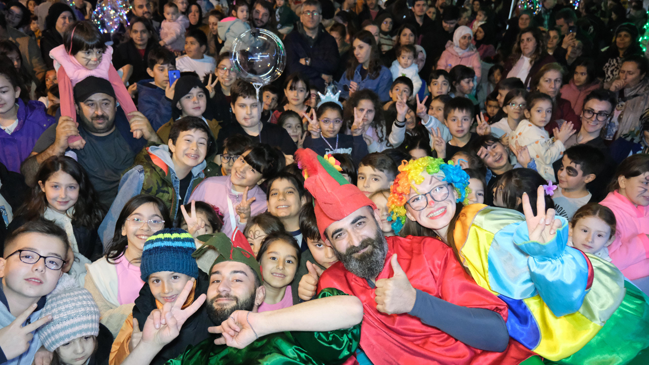 Karabük Belediyesi’nin düzenlediği “Ramazan Tiyatrosu Mahallenizde” etkinliği, bu akşam Şirinevler Mahallesi’nde yoğun bir katılımla gerçekleşti.