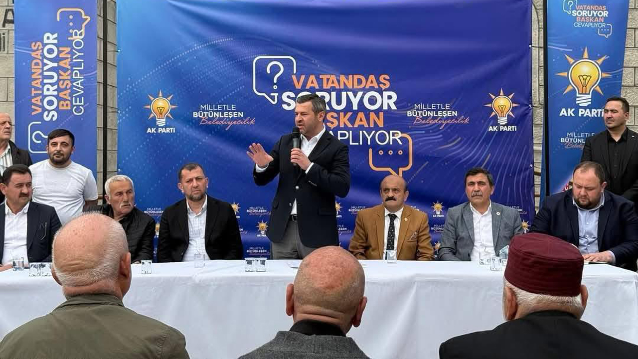 AK Parti’nin milletle bütünleşen belediyecilik anlayışı ve şeffaf yönetim ilkeleri doğrultusunda, Karabük merkez ve ilçelerinde “Vatandaş Soruyor, Başkan Cevaplıyor” programı düzenlendi.