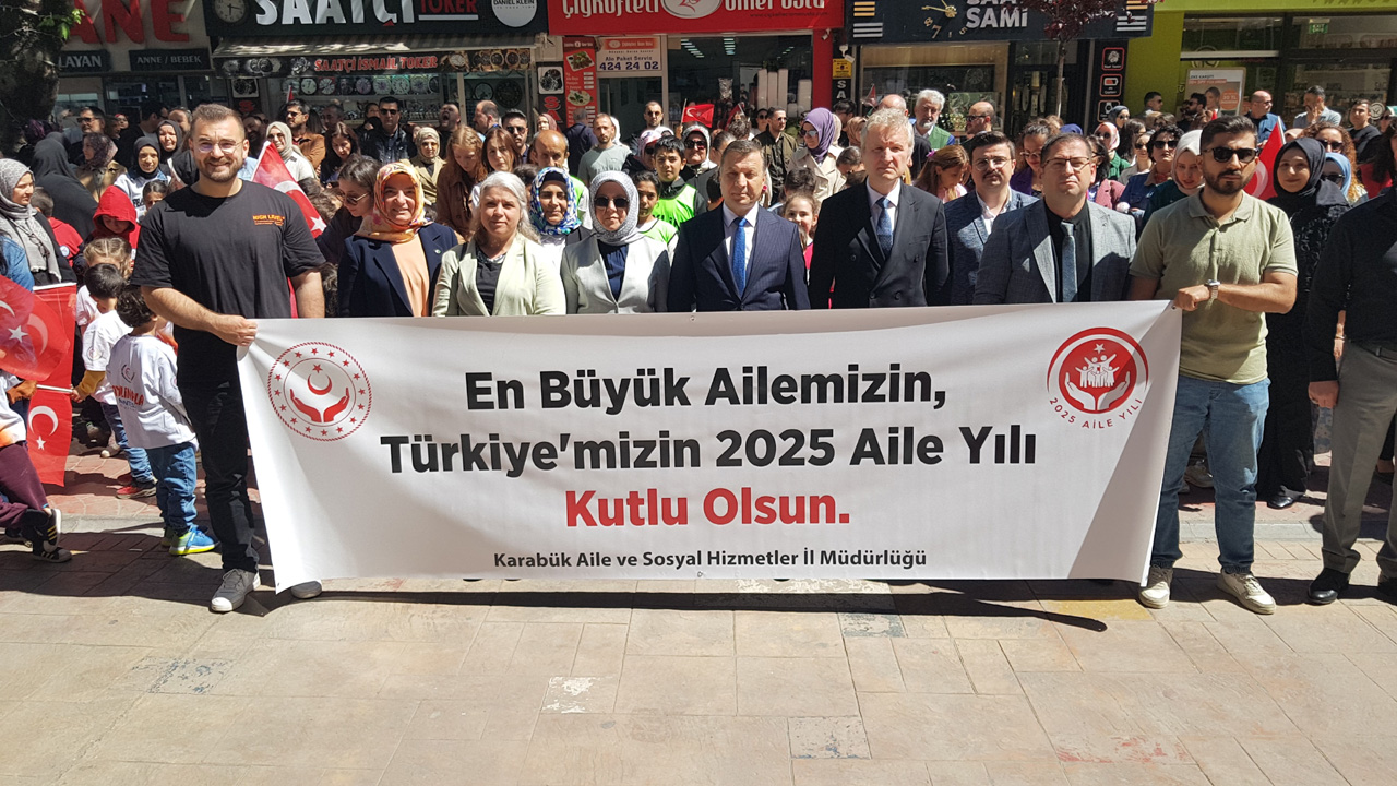 Karabük'te, Aile Haftası etkinlikleri kapsamında açılış yürüyüşü gerçekleştirildi.