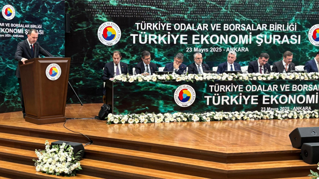 Türkiye Odalar ve Borsalar Birliği’nin (TOBB) organize ettiği TOBB Türkiye Ekonomi Şurası, TOBB Başkanı Sayın M. Rifat Hisarcıklıoğlu’nun ev sahipliğinde, Cumhurbaşkanı Yardımcısı Sayın Cevdet Yılmaz, ilgili Bakanlar ve Oda/Borsa Başkanlarının katılımıyla TOBB İkiz Kulelerde yapıldı.