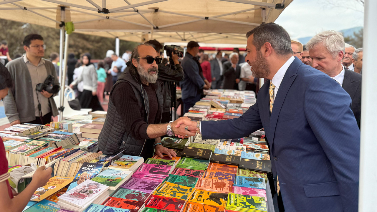 Karabük Belediyesi tarafından bu yıl ilk kez düzenlenen Karabük Belediyesi Kitap Günleri, yoğun katılım ve büyük bir ilgiyle tamamlandı.