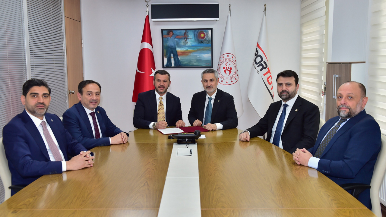Karabük Belediyesi ile Spor Toto Teşkilat Başkanlığı arasında yapılan protokol kapsamında, Karabük’ün 28 mahallesinde spor alanları daha modern, işlevsel ve erişilebilir hale getirilecek.