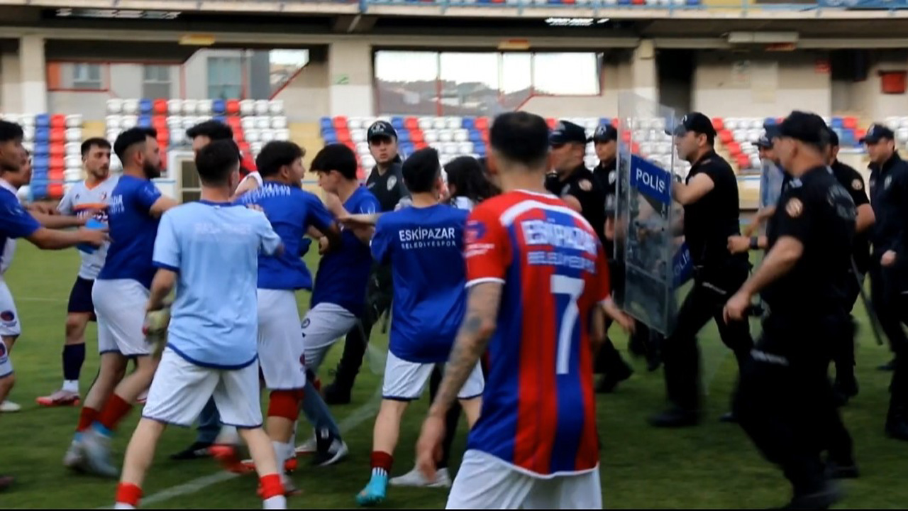 Karabük 1. Amatör Futbol Metin Güney Ligi Play Off Final maçı sonunda kavga çıktı. Safranboluspor'un Eskipazar Belediyespor'u 3-2 yendiği maçın ardından arbede yaşandı.