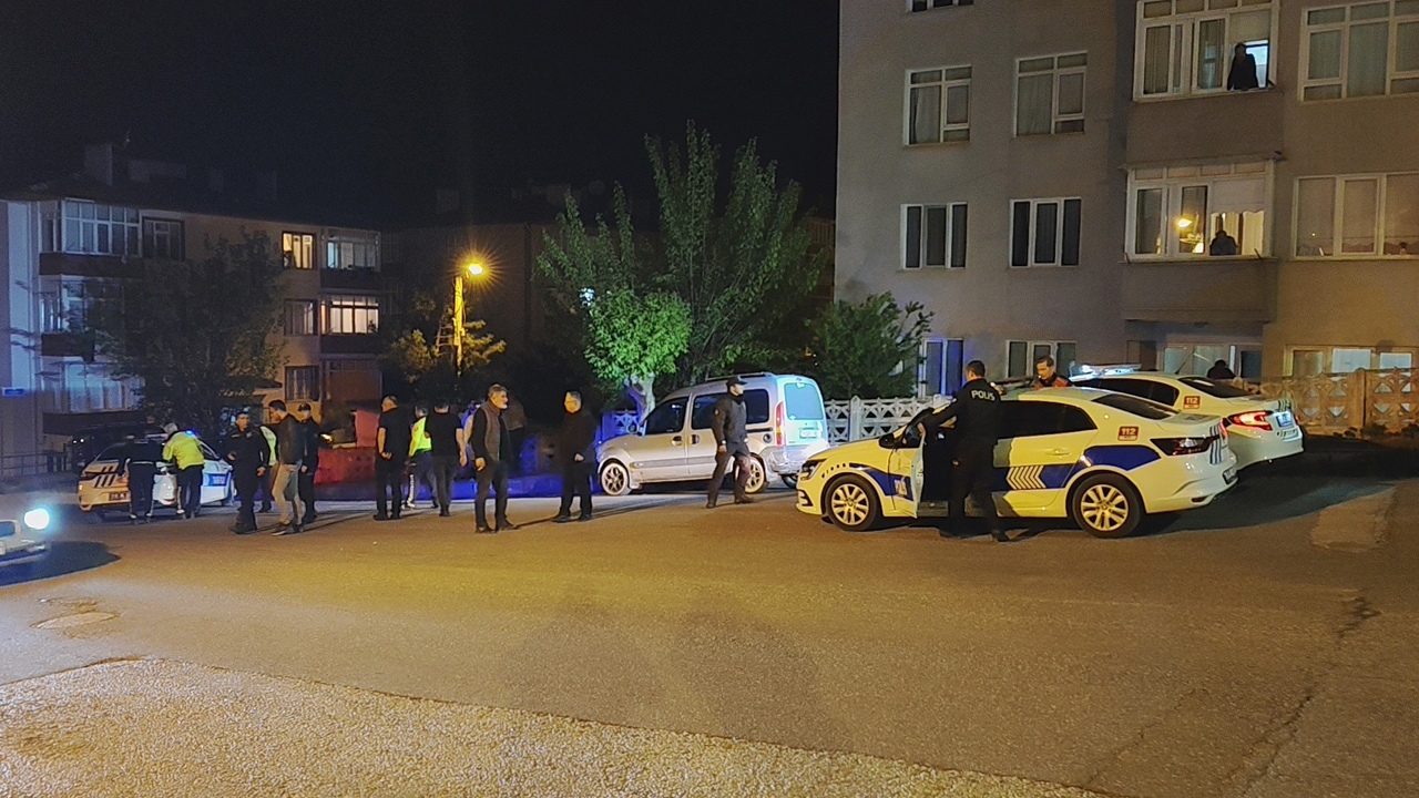 Karabük’te polis ekiplerinin "dur" ihtarına uymayarak kaçan ve uzun süren kovalamacanın ardından yakalanan ehliyetsiz sürücüye toplamda 41 bin 364 TL para cezası uygulandı.