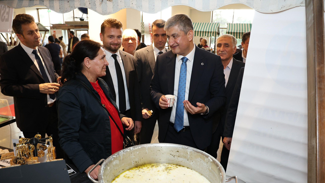 Karabük’te "Türk Mutfağı Haftası" etkinlikleri kapsamında düzenlenen programda kentin yöresel lezzetleri tanıtıldı.