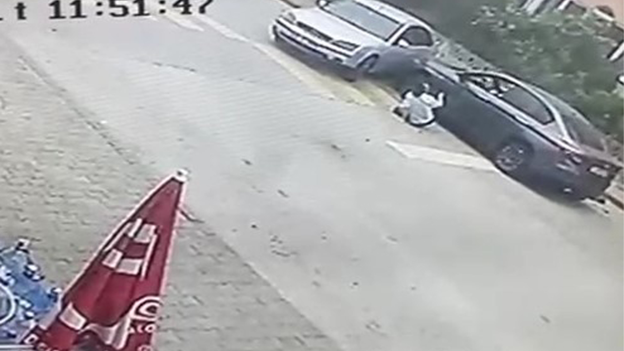 KAZADA ARACIN ALTINDA KALMAKTAN SON ANDA KURTULDU