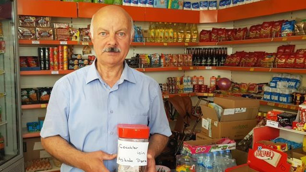 Karabük'ün Safranbolu ilçesinde bir market sahibi, ihtiyaç sahibi çocukların alışveriş yaparken mağdur olmalarını engellemek amacıyla "askıda para" uygulaması başlattı.