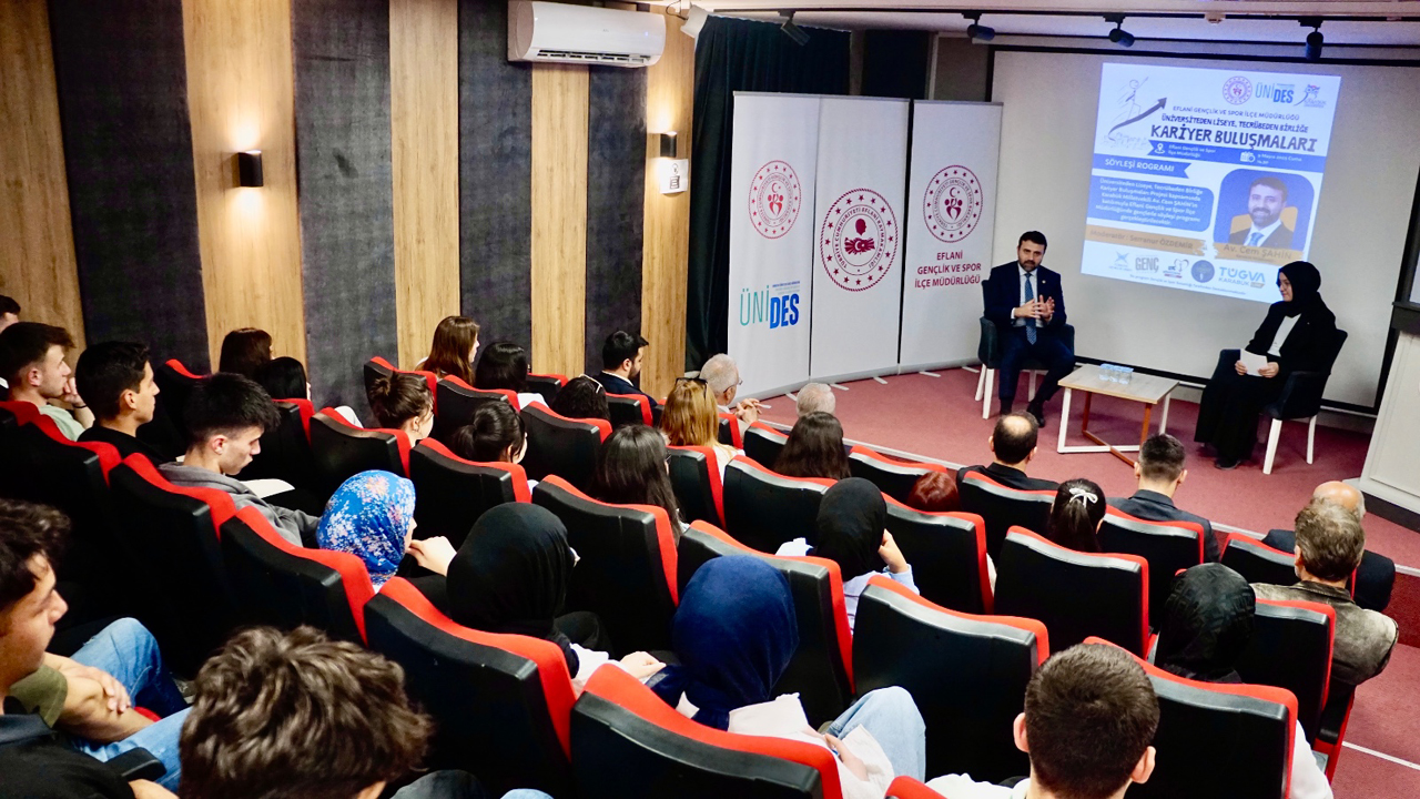 AK Parti Genel Sekreter Yardımcısı ve Karabük Milletvekili Cem Şahin, Gençlik ve Spor Bakanlığı tarafından hazırlanan Üniversite Öğrenci Toplulukları İş Birliği ve Destek Programı (ÜNİDES) bünyesinde hayata geçirilen “Üniversiteden Liseye, Tecrübeden Birliğe Kariyer Buluşmaları” projesi kapsamında öğrencilerle buluştu.