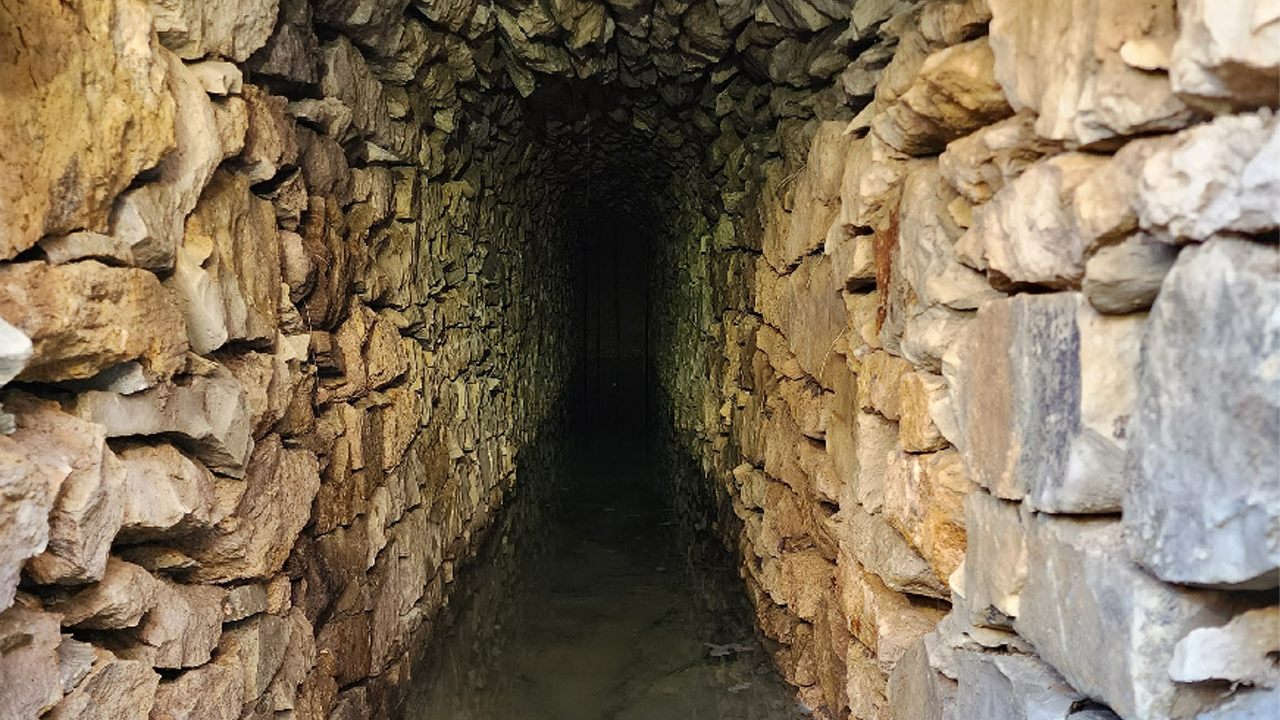 UNESCO Dünya Miras Listesi’nde yer alan Karabük’ün Safranbolu ilçesinde, geçmişte su ihtiyacını karşılamak amacıyla inşa edilen tarihi bir su sarnıcı ortaya çıkarıldı.