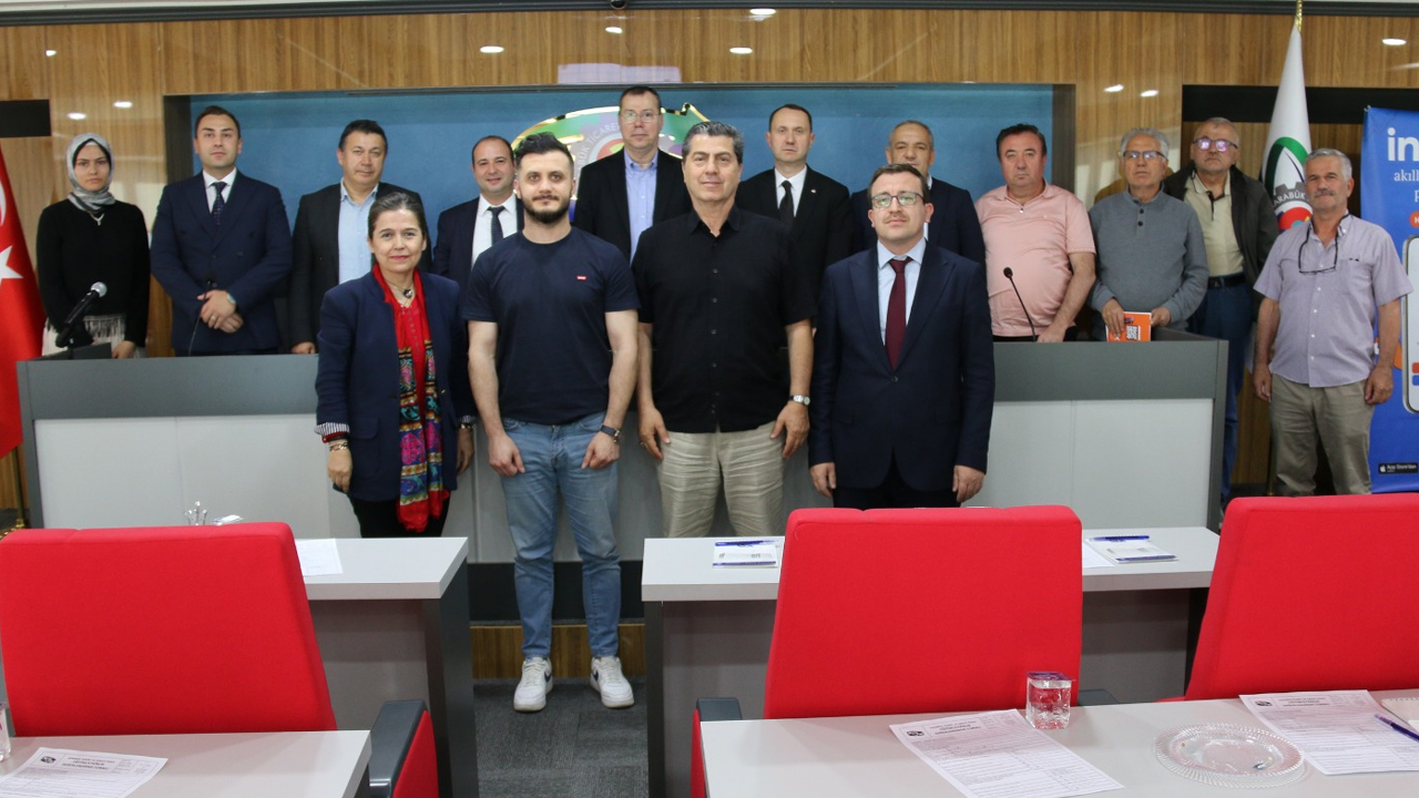 Karabük Ticaret ve Sanayi Odası (KTSO) ve İnfo Yatırım Menkul Değerler A.Ş. iş birliğinde "Yatırım Dünyası" Semineri, KTSO’nun ev sahipliğinde gerçekleştirildi.