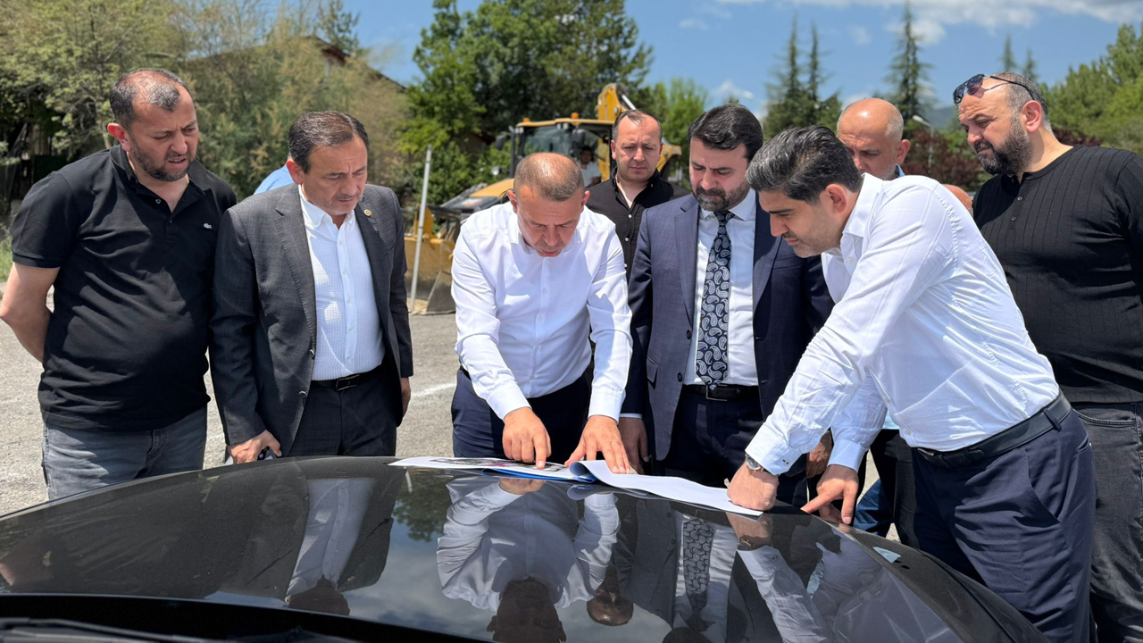 Karabük Belediyesinin devam eden yatırımları, AK Parti Karabük Milletvekilleri Cem Şahin ve Ali Keskinkılıç, AK Parti Karabük İl Başkanı Ferhat Salt ile İl ve Merkez İlçe yöneticileri tarafından yerinde incelendi. 