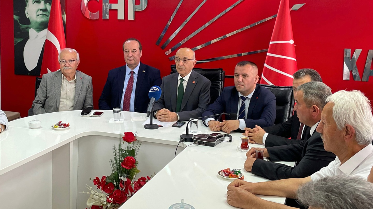 Cumhuriyet Halk Partisi (CHP) Karabük İl Başkanlığınca Kurban Bayramı dolayısı ile bayramlaşma programı tertip edildi. Partililerin yoğun ilgi gösterdiği bayramlaşma programı, CHP’nin Cumhurbaşkanı Adayı Ekrem İmamoğlu’nun cezaevinde bulunması nedeniyle buruk geçti.
