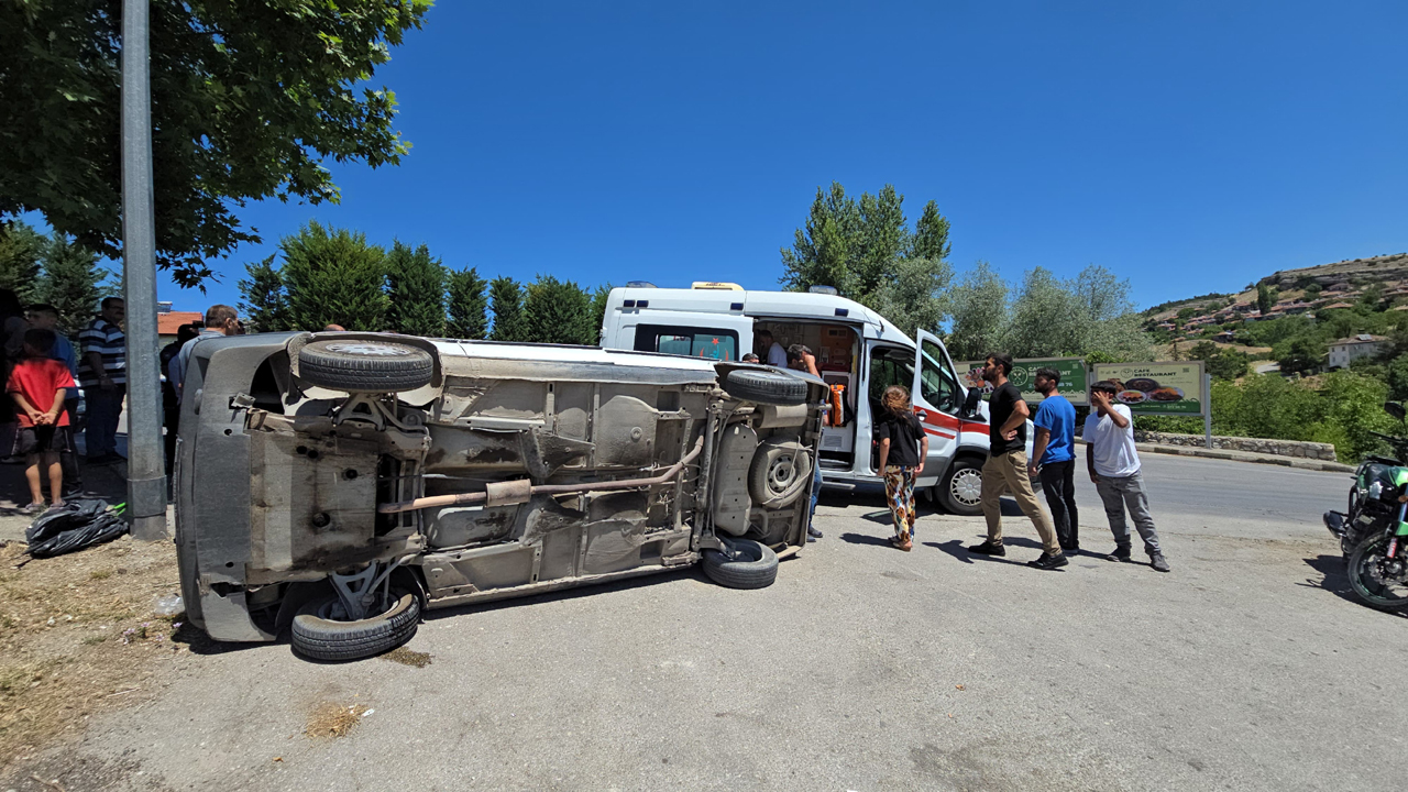 Karabük'ün Safranbolu ilçesinde kontrolden çıkan otomobilin devrilmesi sonucu 1 kişi yaralandı.