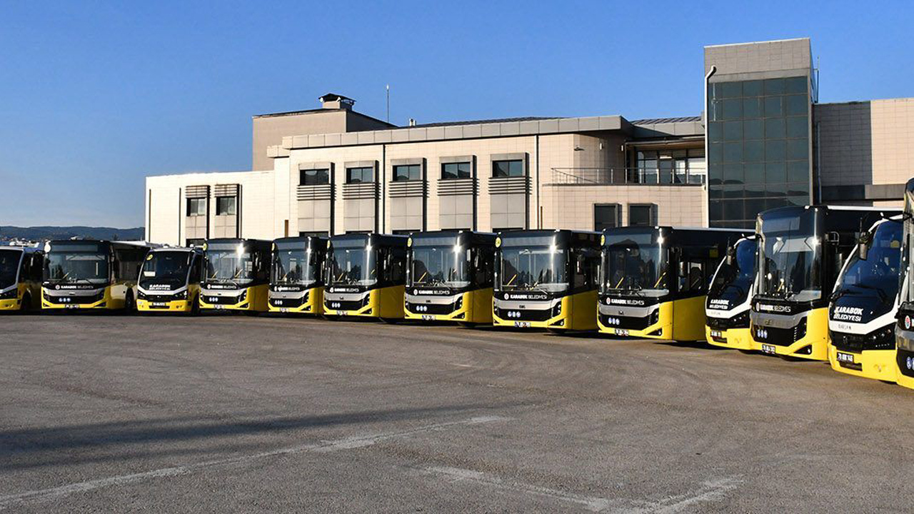 Karabük Belediyesi, Kurban Bayramı süresince vatandaşların bayram ziyaretlerini kolaylıkla gerçekleştirebilmesi amacıyla şehir içi toplu taşıma hizmetlerini ücretsiz sunacak. Ulaşım A.Ş. bünyesindeki otobüs ve minibüsler, bayram boyunca düzenli olarak hizmet verecek.