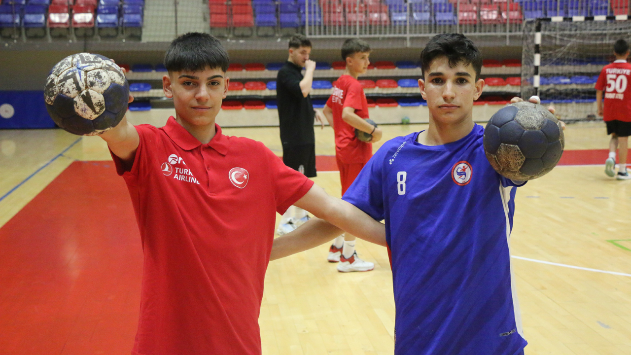 Türkiye Hentbol Federasyonu (THF) tarafından 16-20 Haziran 2025 tarihleri arasında Giresun'da düzenlenecek olan U16 Erkek Milli Hentbol Takımı kampına Karabük'ten Sezgin Mert Özdemir ve sol kanat Celal Bulut Özdemir davet edildi.