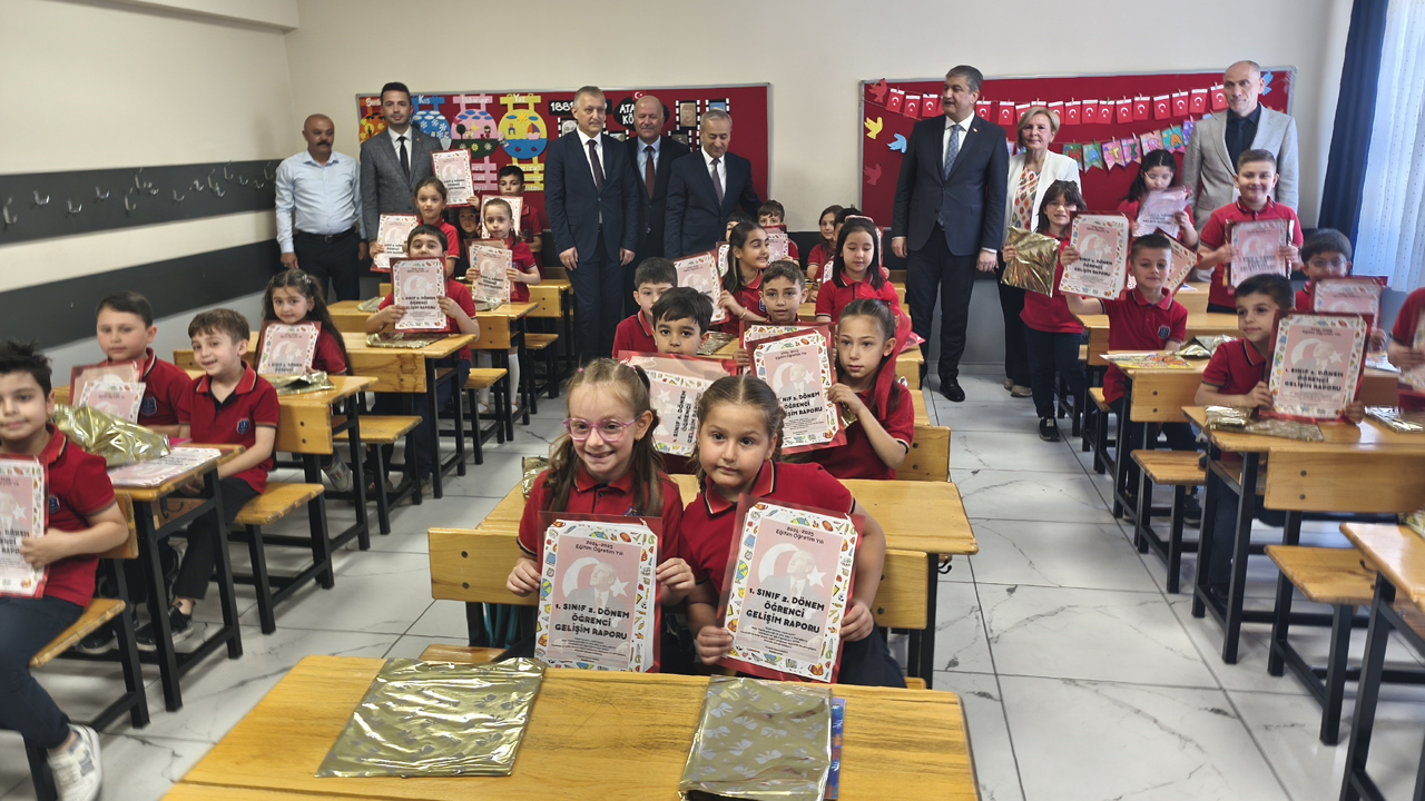 Karabük'te 2024-2025 eğitim ve öğretim yılı sona ererken 37 bin öğrenci karne heyecanı yaşadı