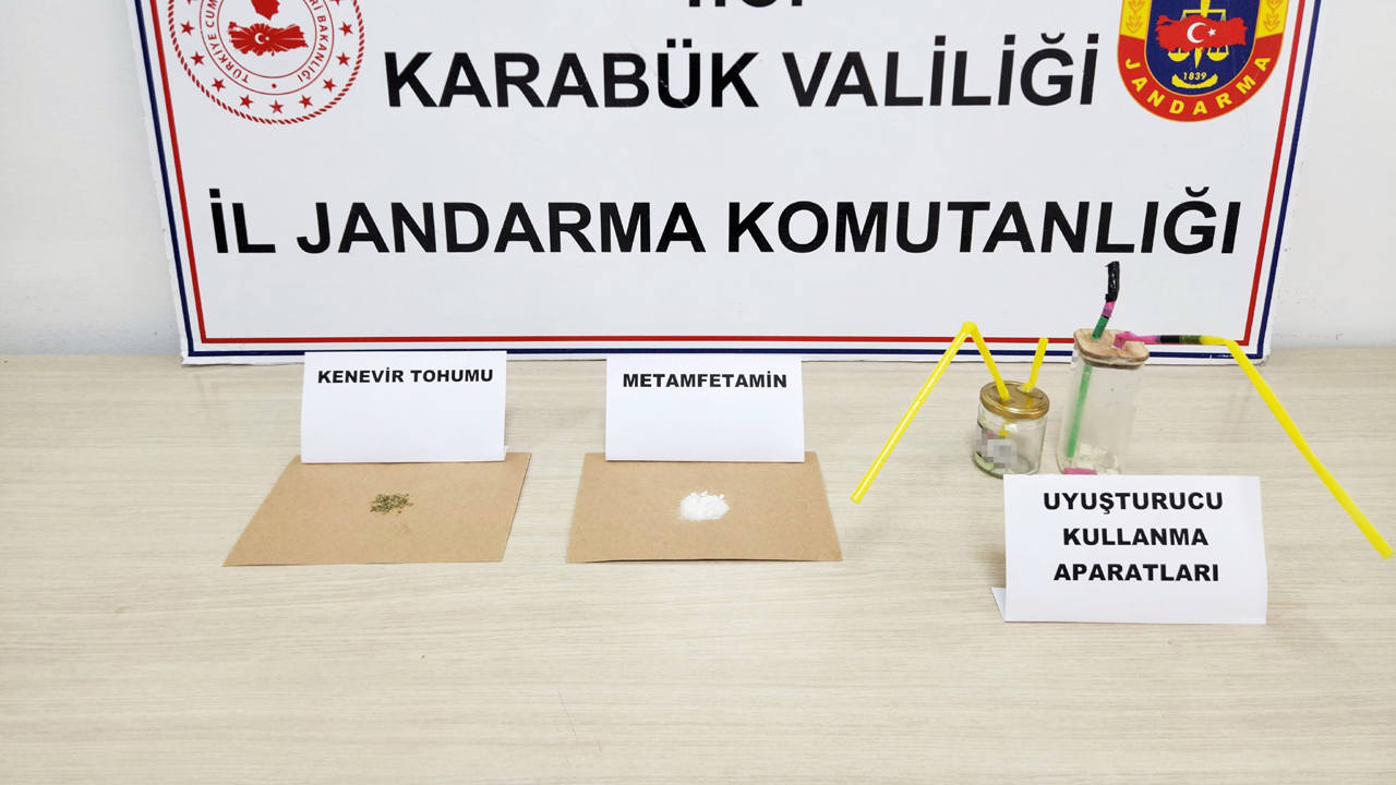 Karabük'te jandarma ekiplerince düzenlenen operasyonda uyuşturucu madde ve kenevir tohumu ele geçirildi.