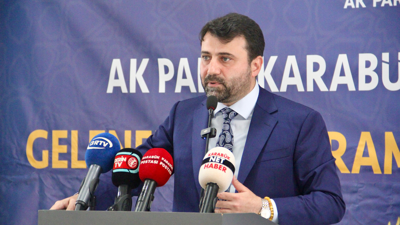 AK Parti Genel Sekreter Yardımcısı ve Karabük Milletvekili Cem Şahin, yeni anayasa, terörsüz Türkiye ve Türkiye Yüzyılı'nın bir bütün içinde ele alınması gereken bir devlet politikası olduğunu söyledi.