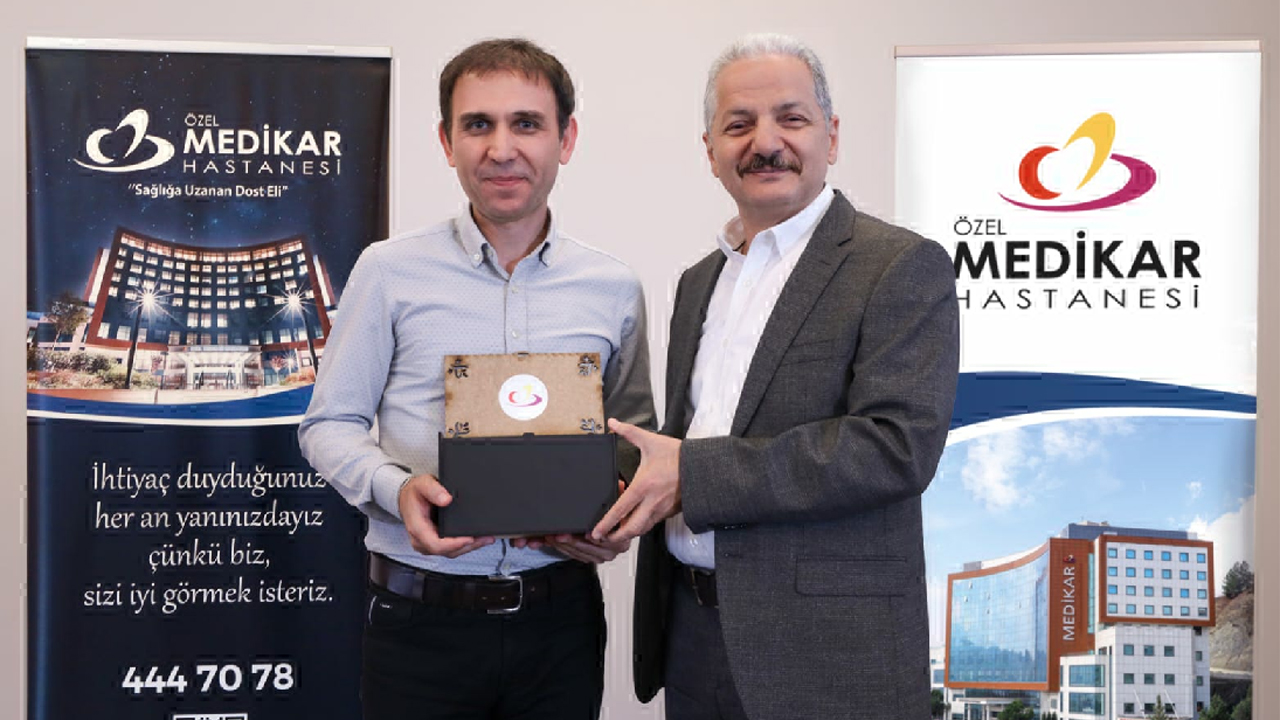 Karabük Özel Medikar Hastanesi Kardiyoloji uzmanlarından Uzm. Dr. Mehmet Bozbay, akademik kariyerindeki başarıları sonucunda ‘Doçentlik’ unvanı almaya hak kazandı.