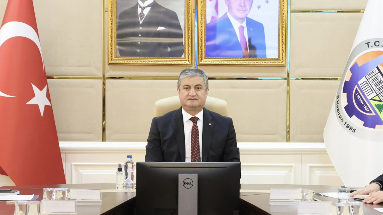 Karabük Valisi Mustafa Yavuz, Babalar Günü dolayısı ile bir kutlama mesajı yayınladı.