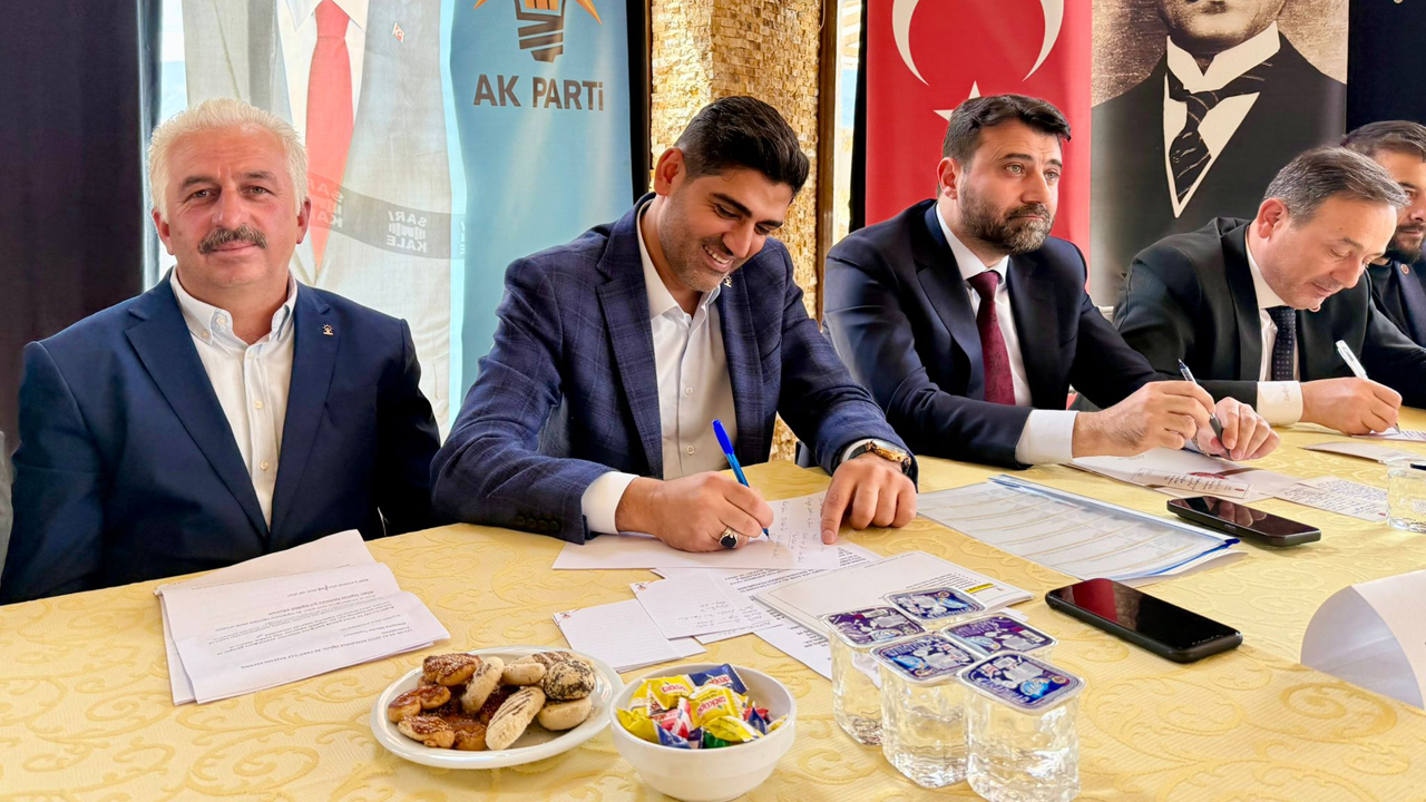 AK Parti Eskipazar İlçe Danışma Meclisi Toplantısı, AK Parti Karabük İl Başkanı Ferhat Salt ve Karabük Milletvekilleri Cem Şahin ile Ali Keskinkılıç’ın katılımlarıyla Eskipazar’da gerçekleştirildi.
