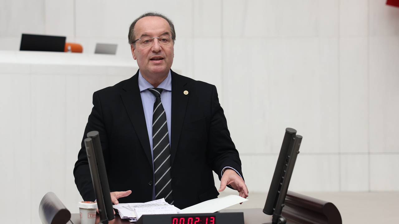 CHP Karabük Milletvekili ve TBMM Plan Bütçe Komisyonu Üyesi Cevdet Akay, Safranbolu- Bartın yolunu TBMM gündeminden düşürmüyor.
