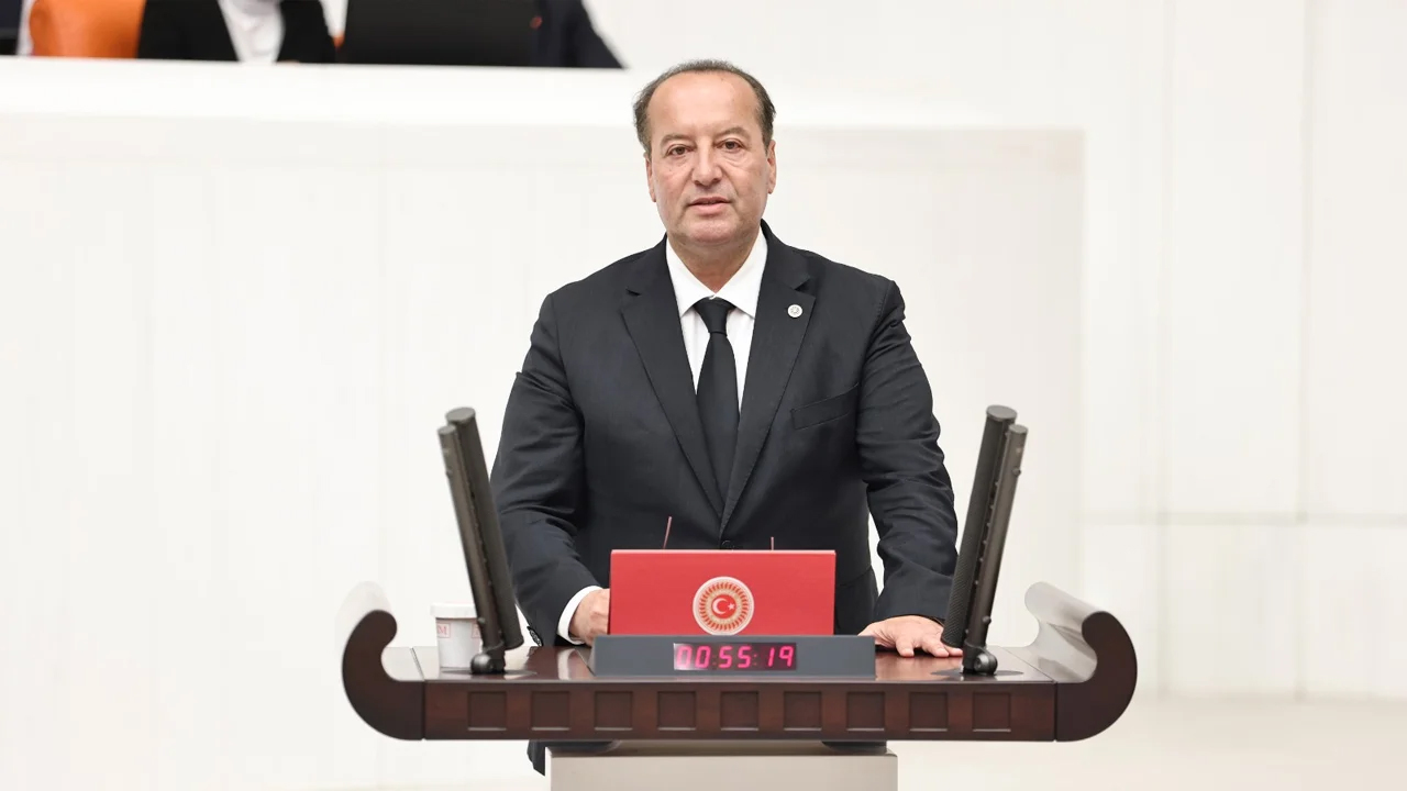 TBMM Plan ve Bütçe Komisyonu'nda, YAŞ kararıyla hizmet süreleri uzatılabilecek komutanların sayısının artırılmasını ve yaş haddinin 72'ye kadar uzatılabilmesini öngören kanun teklifinin görüşüldü.