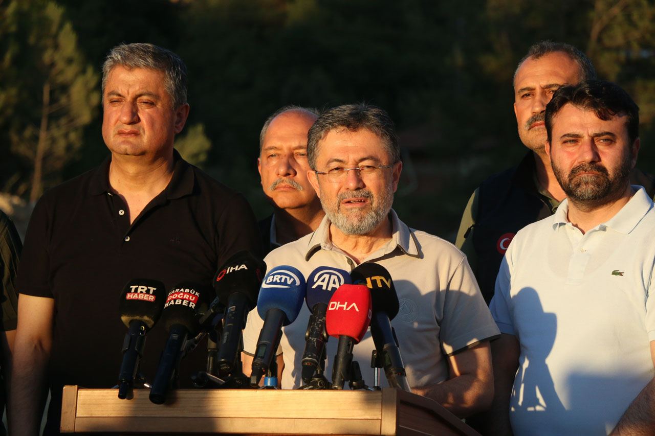 BAKAN YUMAKLI: BU YANGINLAR DA SÖNECEK, KİMSENİN ŞÜPHESİ OLMASIN