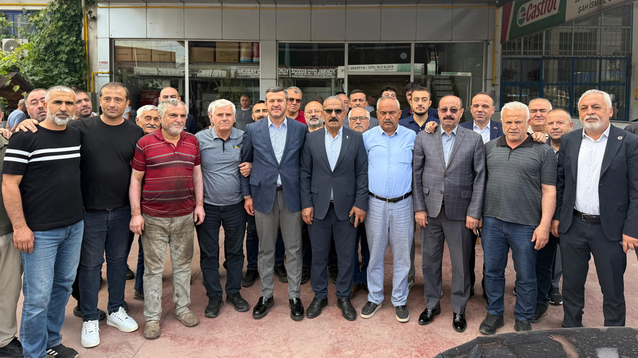 Karabük Belediye Başkanı Özkan Çetinkaya, Antepoğlu Sanayi Sitesi’nde esnafla bir araya gelerek bölgede yürütülen belediye hizmetlerini yerinde inceledi. Başkan Çetinkaya, sanayi esnafının taleplerini dinlerken, yapılan çalışmalar hakkında değerlendirmelerde bulundu.