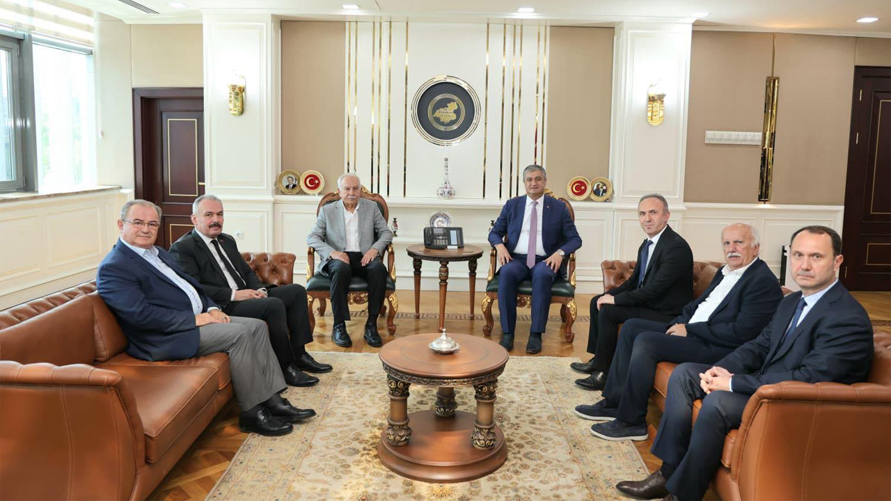 Vali Mustafa Yavuz, İçişleri Eski Bakanı, Çalışma ve Sosyal Güvenlik Eski Bakanı, Gençlik ve Spordan Sorumlu Devlet Eski Bakanı Murat Başesgioğlu, Büyük Birlik Partisi Genel Başkan Yardımcısı ve MKYK Üyesi Mahir Alay, Cumhurbaşkanlığı Sağlık Merkezi Müdürü Kadir Sorucuoğlu, Kastamonu Konfederasyonu Başkanı Mehmet Alver, Ankara Araçlılar Dernek Başkanı Kahraman Uyanık ve Karabük TSO Başkanı Fatih Çapraz’ı makamında misafir etti.