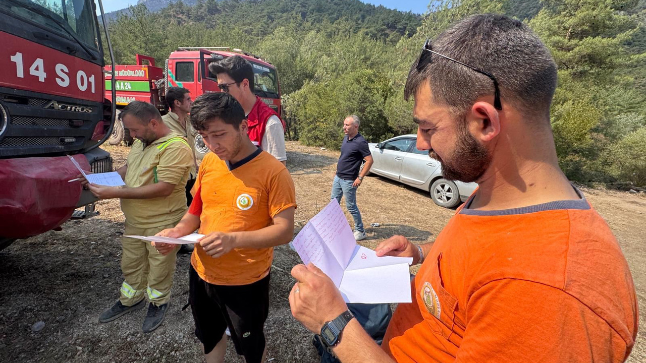 Karabük'teki orman yangınına günlerce müdahale eden personellere gençler teşekkür mektupları yazarak duygularını ifade etti.