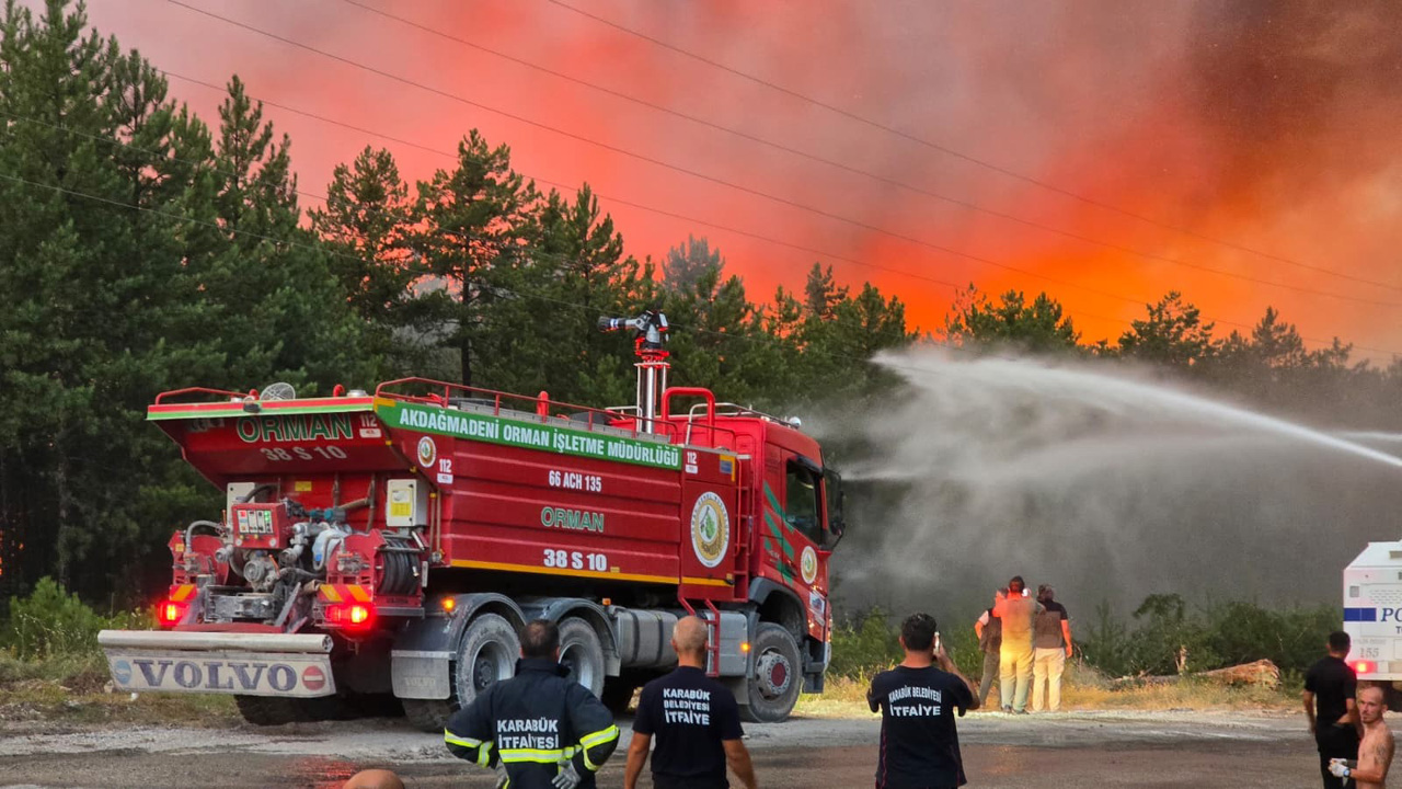 Aile ve Sosyal Hizmetler Bakanı Mahinur Özdemir Göktaş, Bursa, Eskişehir ve Karabük’teki yangınlardan etkilenen hanelerin acil ve temel ihtiyaçlarının karşılanabilmesi amacıyla toplam 10 milyon lira kaynak aktardıklarını açıkladı.