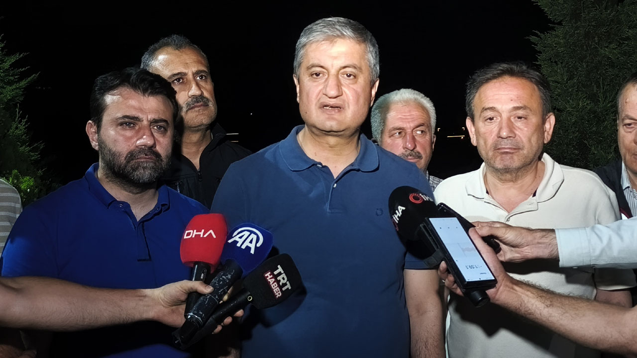 Karabük Valisi Mustafa Yavuz, Ovacık ve Safranbolu ilçelerinde etkili olan yangınlar nedeniyle 14 köyün tahliye edildiğini, 613 hanenin boşaltıldığını ve bu hanelerde yaşayan bin 6 vatandaşın güvenli bölgelere yerleştirildiğini bildirdi.