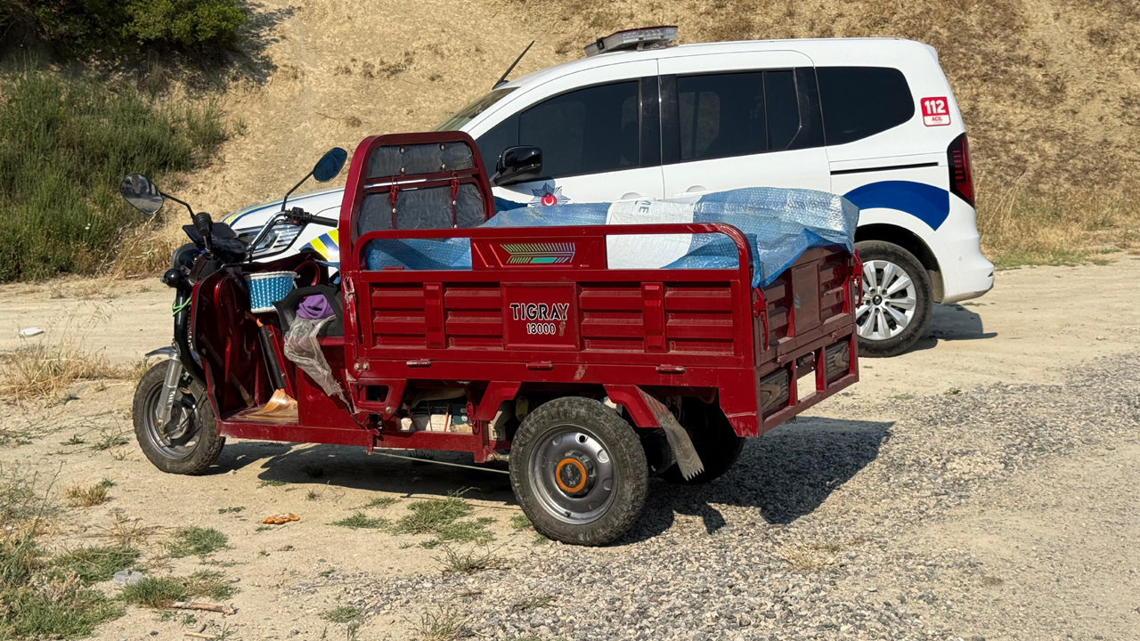 Karabük’te üç tekerlekli motosikletin devrilmesi sonucu meydana gelen trafik kazasında 4'ü çocuk 6 kişi yaralandı.